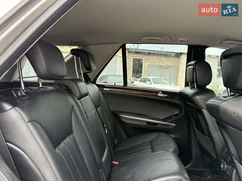 Внедорожник / Кроссовер Mercedes-Benz M-Class 2005 в Ровно