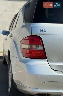 Внедорожник / Кроссовер Mercedes-Benz M-Class 2006 в 