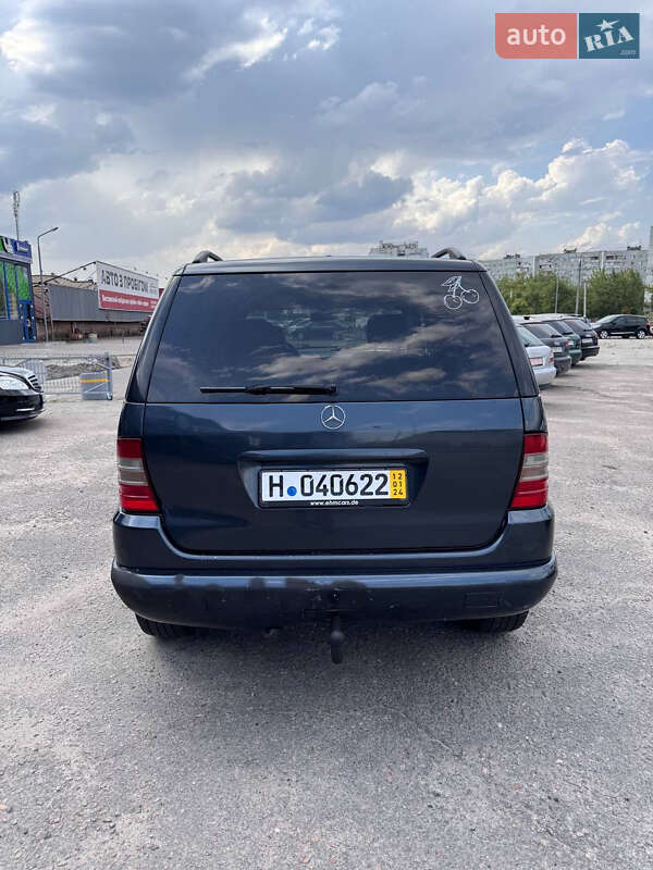 Позашляховик / Кросовер Mercedes-Benz M-Class 2000 в Запоріжжі