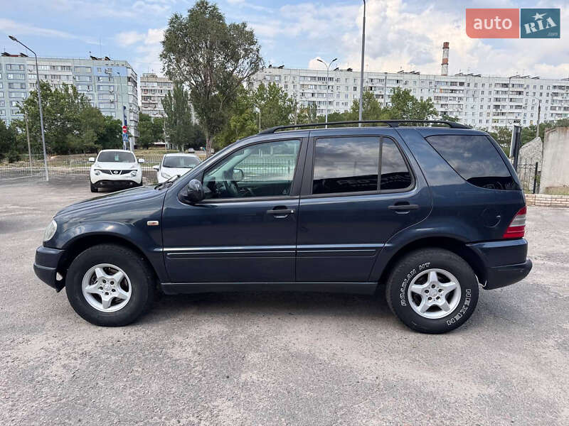 Позашляховик / Кросовер Mercedes-Benz M-Class 2000 в Запоріжжі