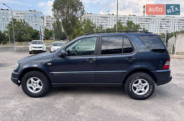 Внедорожник / Кроссовер Mercedes-Benz M-Class 2000 в 