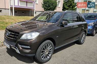 Внедорожник / Кроссовер Mercedes-Benz M-Class 2011 в Черновцах