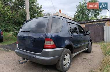 Внедорожник / Кроссовер Mercedes-Benz M-Class 2001 в 