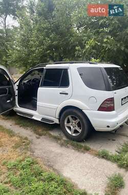 Позашляховик / Кросовер Mercedes-Benz M-Class 2000 в 