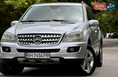Позашляховик / Кросовер Mercedes-Benz M-Class 2005 в 