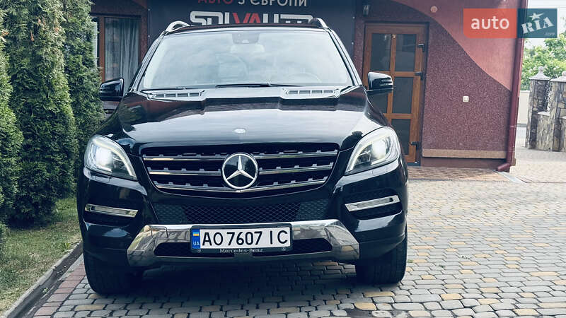 Внедорожник / Кроссовер Mercedes-Benz M-Class 2012 в Сваляве