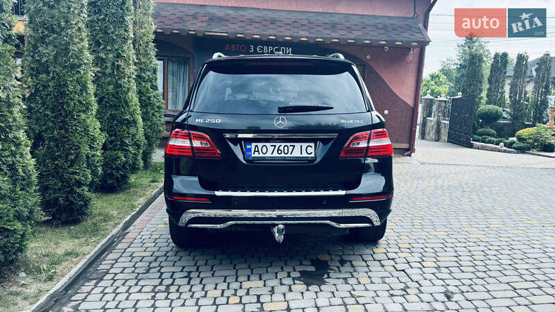 Внедорожник / Кроссовер Mercedes-Benz M-Class 2012 в Сваляве