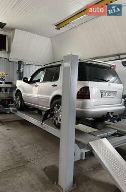 Внедорожник / Кроссовер Mercedes-Benz M-Class 2001 в 