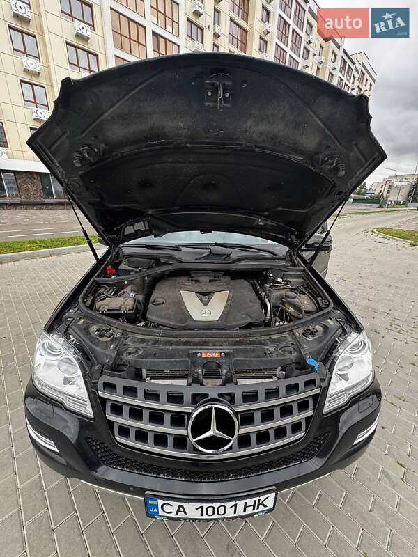 Позашляховик / Кросовер Mercedes-Benz M-Class 2011 в Черкасах
