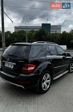 Внедорожник / Кроссовер Mercedes-Benz M-Class 2011 в 