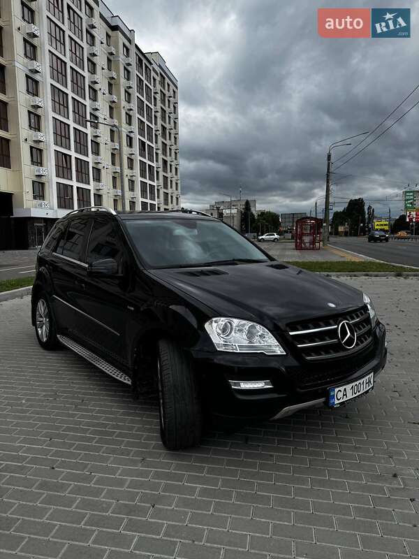 Внедорожник / Кроссовер Mercedes-Benz M-Class 2011 в 