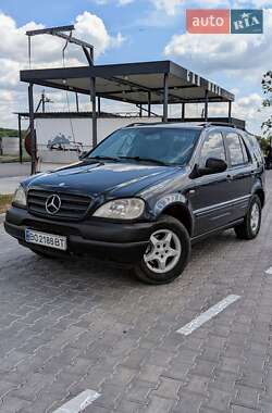 Позашляховик / Кросовер Mercedes-Benz M-Class 2000 в 