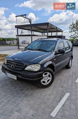 Позашляховик / Кросовер Mercedes-Benz M-Class 2000 в 