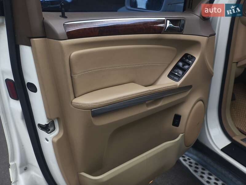 Позашляховик / Кросовер Mercedes-Benz M-Class 2010 в Броварах
