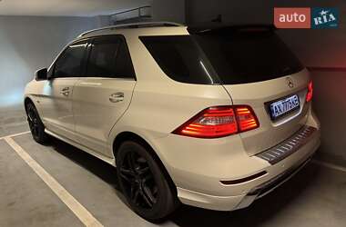 Позашляховик / Кросовер Mercedes-Benz M-Class 2012 в 