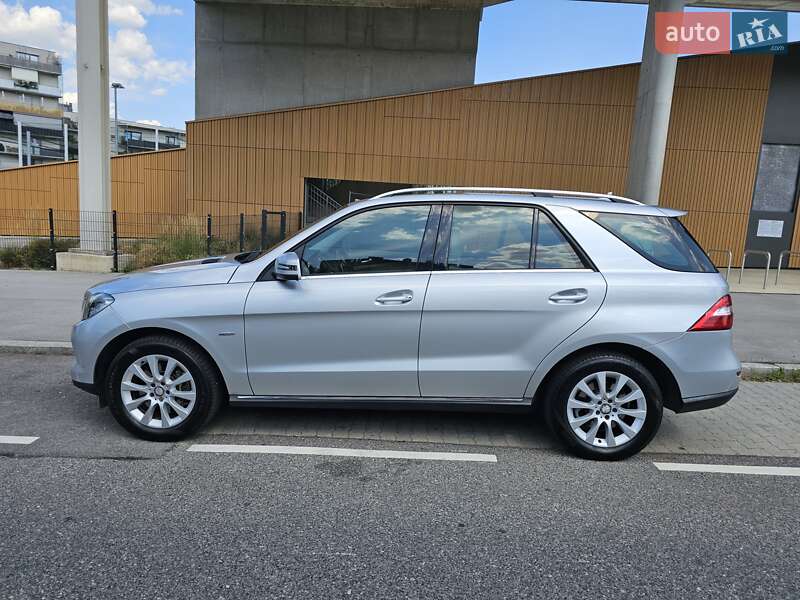 Внедорожник / Кроссовер Mercedes-Benz M-Class 2012 в Чопе