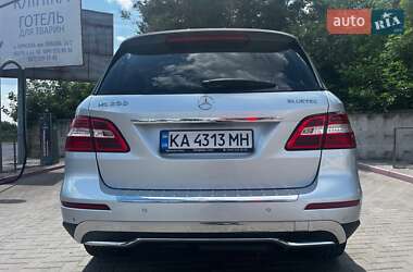 Внедорожник / Кроссовер Mercedes-Benz M-Class 2012 в 