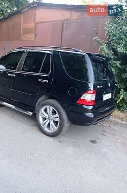 Внедорожник / Кроссовер Mercedes-Benz M-Class 2002 в 