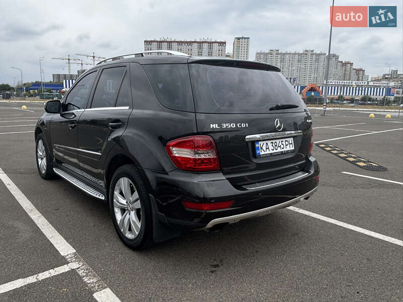 Позашляховик / Кросовер Mercedes-Benz M-Class 2010 в Києві