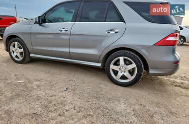 Внедорожник / Кроссовер Mercedes-Benz M-Class 2015 в 