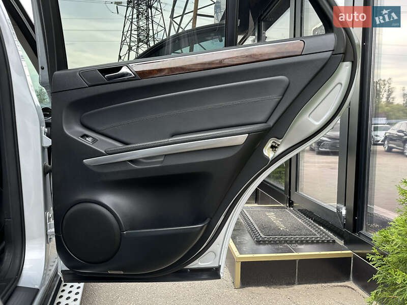 Внедорожник / Кроссовер Mercedes-Benz M-Class 2010 в Харькове
