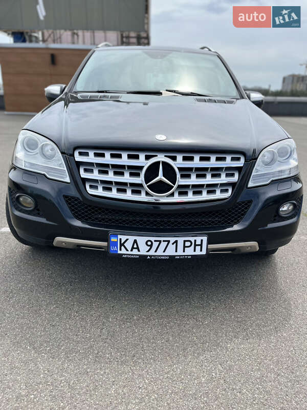 Внедорожник / Кроссовер Mercedes-Benz M-Class 2009 в Киеве