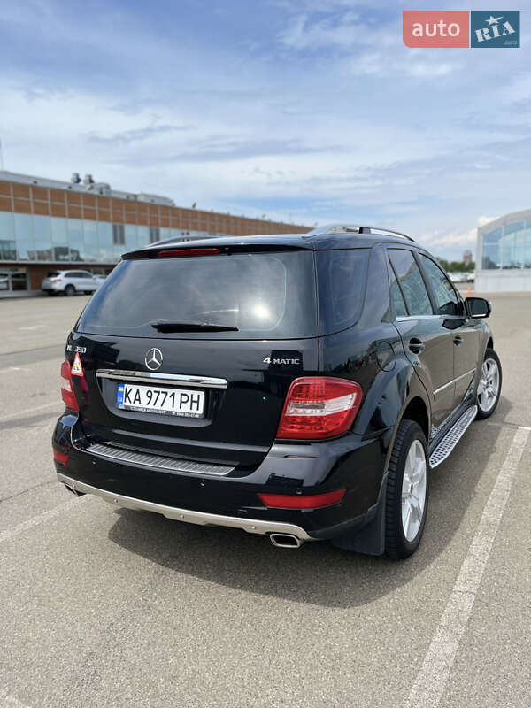 Внедорожник / Кроссовер Mercedes-Benz M-Class 2009 в Киеве