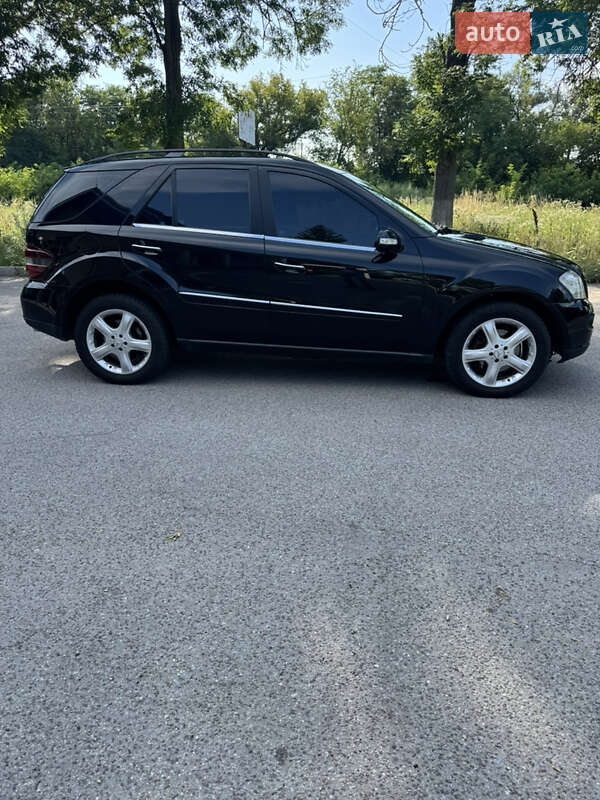 Внедорожник / Кроссовер Mercedes-Benz M-Class 2006 в Черновцах