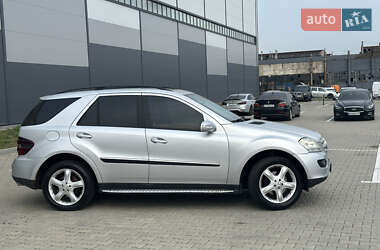 Внедорожник / Кроссовер Mercedes-Benz M-Class 2005 в 