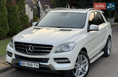 Внедорожник / Кроссовер Mercedes-Benz M-Class 2011 в 