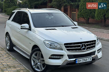 Внедорожник / Кроссовер Mercedes-Benz M-Class 2011 в 