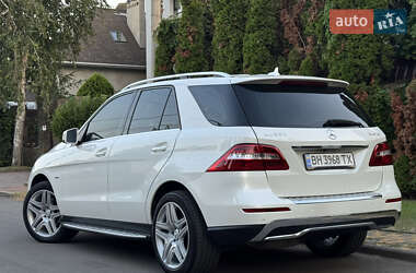 Внедорожник / Кроссовер Mercedes-Benz M-Class 2011 в 