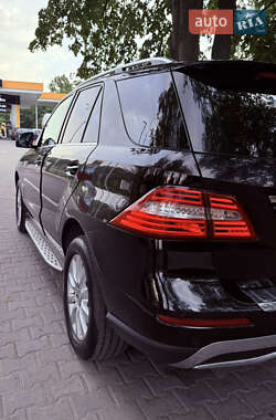 Внедорожник / Кроссовер Mercedes-Benz M-Class 2015 в 
