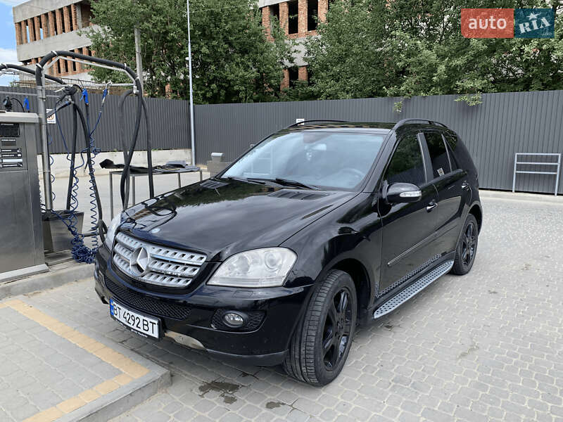 Внедорожник / Кроссовер Mercedes-Benz M-Class 2006 в 