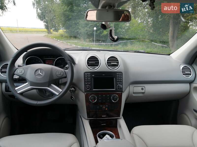 Позашляховик / Кросовер Mercedes-Benz M-Class 2010 в Шостці
