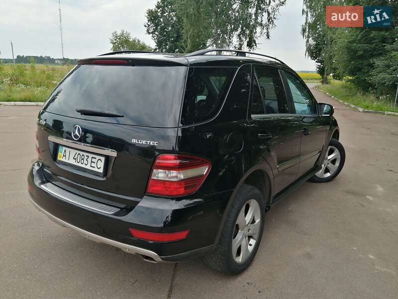 Позашляховик / Кросовер Mercedes-Benz M-Class 2010 в Шостці