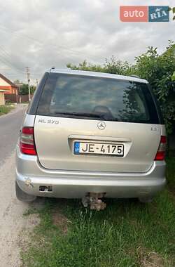 Внедорожник / Кроссовер Mercedes-Benz M-Class 2001 в 