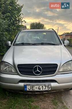 Внедорожник / Кроссовер Mercedes-Benz M-Class 2001 в Ахтырке