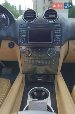 Внедорожник / Кроссовер Mercedes-Benz M-Class 2009 в 