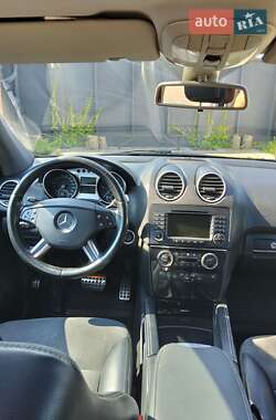 Внедорожник / Кроссовер Mercedes-Benz M-Class 2006 в 