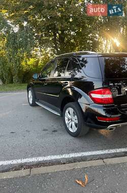 Внедорожник / Кроссовер Mercedes-Benz M-Class 2011 в 