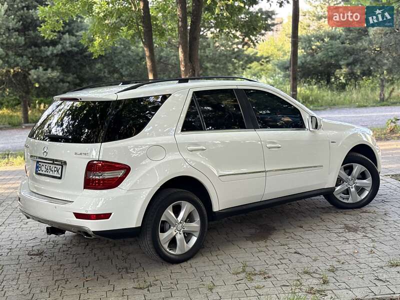 Внедорожник / Кроссовер Mercedes-Benz M-Class 2009 в Львове