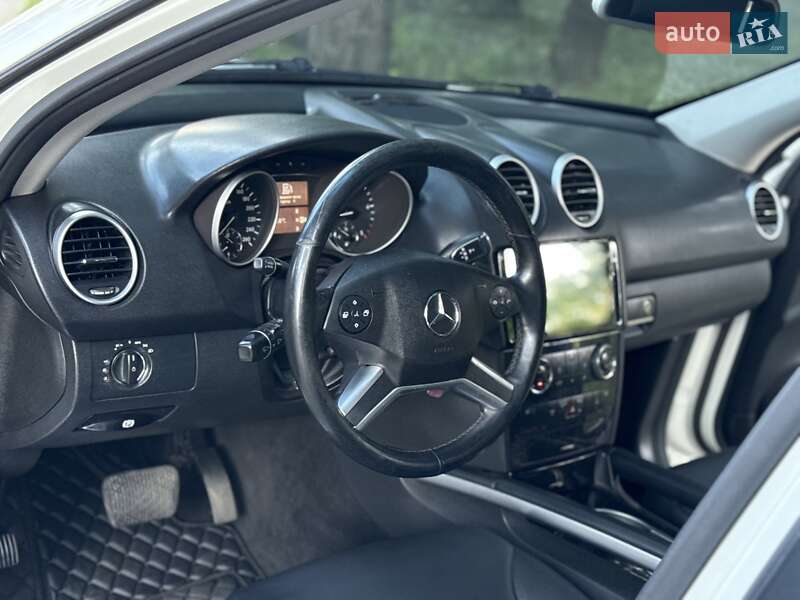Внедорожник / Кроссовер Mercedes-Benz M-Class 2009 в Львове