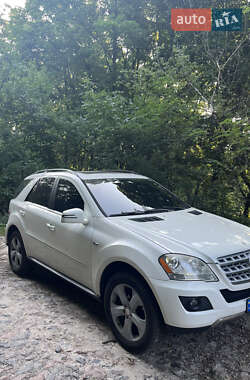 Внедорожник / Кроссовер Mercedes-Benz M-Class 2011 в 