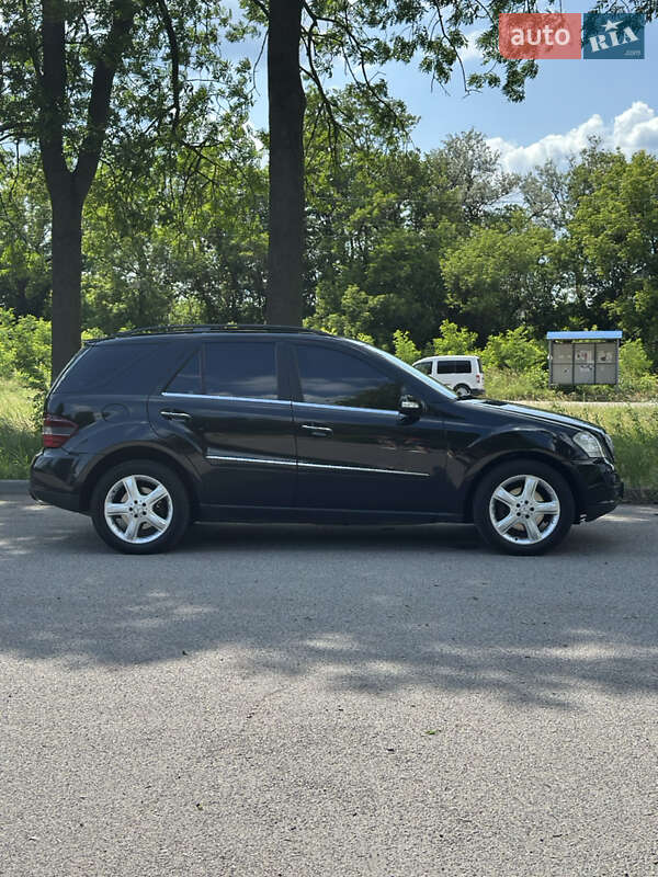 Внедорожник / Кроссовер Mercedes-Benz M-Class 2006 в Черновцах