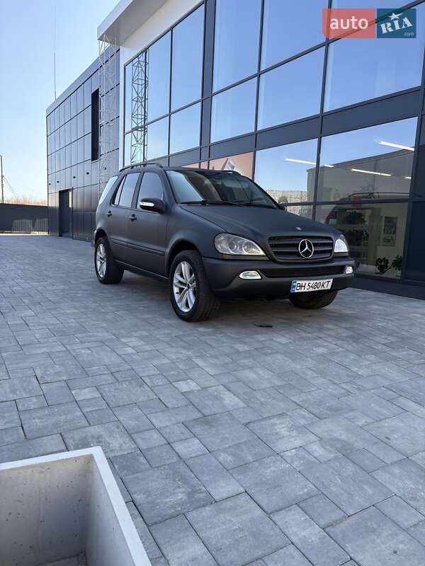 Внедорожник / Кроссовер Mercedes-Benz M-Class 2005 в 