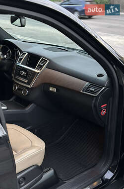 Внедорожник / Кроссовер Mercedes-Benz M-Class 2012 в 