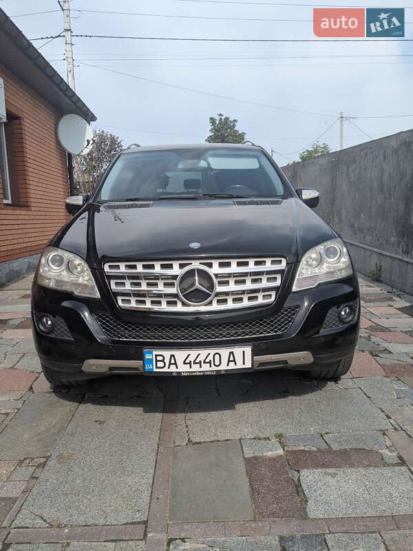 Внедорожник / Кроссовер Mercedes-Benz M-Class 2010 в Новоархангельске