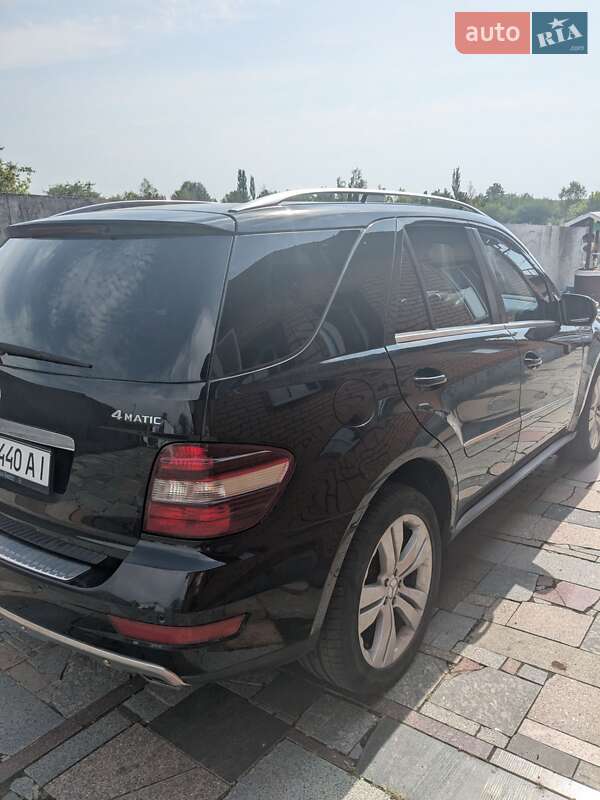 Внедорожник / Кроссовер Mercedes-Benz M-Class 2010 в Новоархангельске