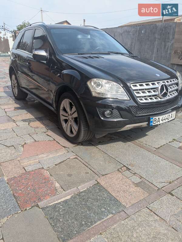 Внедорожник / Кроссовер Mercedes-Benz M-Class 2010 в Новоархангельске